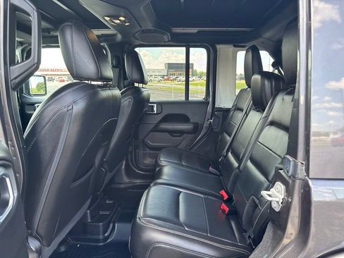 Used 2019 Jeep Wrangler Unlimited Sahara w/ Uconnect 4C Nav & Sound Group AWD/4WD image 10