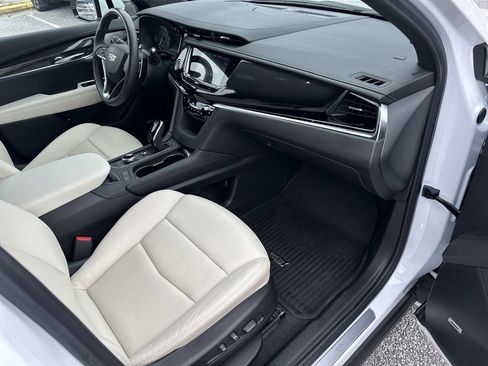Certified 2025 Cadillac XT6 Sport w/ Technology Package AWD/4WD image 43