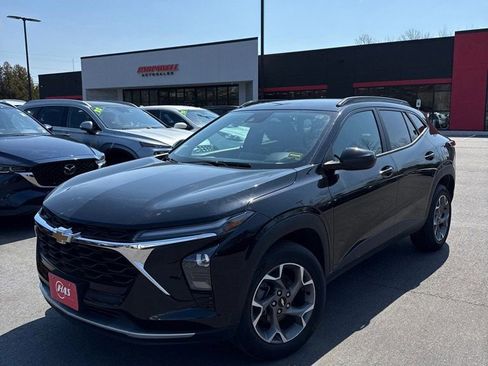 Used 2024 Chevrolet Trax LT w/ Driver Confidence Package image 1