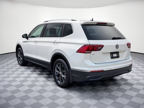 Used 2023 Volkswagen Tiguan SE FWD image 3