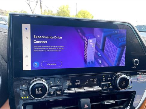 Used 2024 Toyota Highlander Platinum image 33