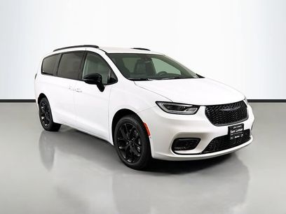 New 2026 Chrysler Pacifica Select w/ S Appearance Package