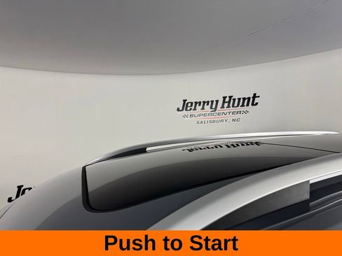 Used 2025 Volkswagen Atlas SEL image 12