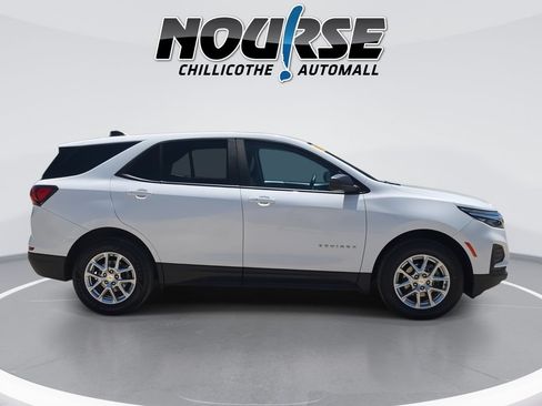 Used 2023 Chevrolet Equinox LS w/ LS Convenience Package AWD/4WD image 9