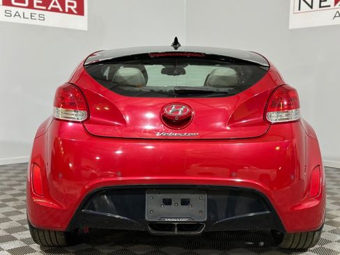 Used 2013 Hyundai Veloster w/ Style Pkg image 7
