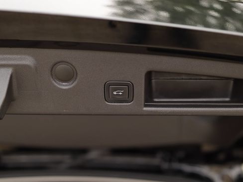 Used 2024 Chevrolet Equinox LT FWD image 25