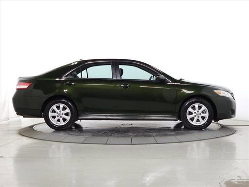 Used 2011 Toyota Camry LE image 9