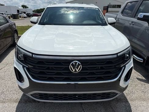 Used 2024 Volkswagen Atlas Cross Sport SE FWD image 8
