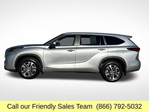 Certified 2023 Toyota Highlander XLE image 2
