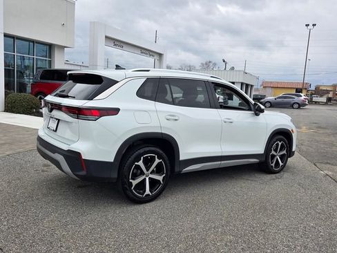 Used 2025 Volkswagen Tiguan SE image 14