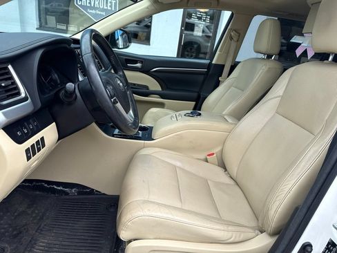 Used 2015 Toyota Highlander Limited w/ Driver Technology Package AWD/4WD image 22