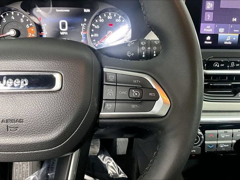 Used 2025 Jeep Compass Limited AWD/4WD image 19