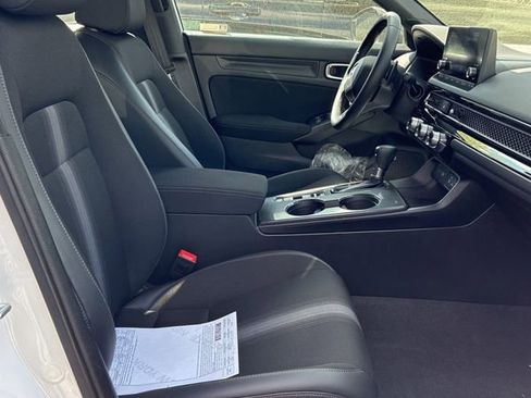 Used 2023 Honda Civic Sport image 4