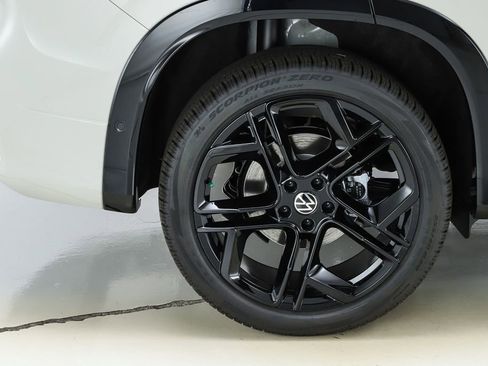 New 2026 Volkswagen Tiguan SE R-Line image 13