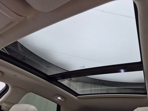 Certified 2023 Cadillac XT5 Premium Luxury w/ LPO, Floor Liner Package AWD/4WD image 19