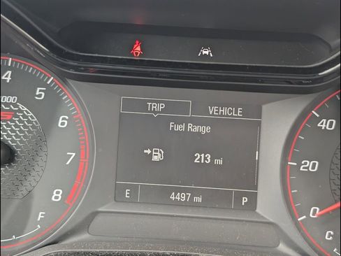 Used 2025 Chevrolet Trax RS FWD image 12