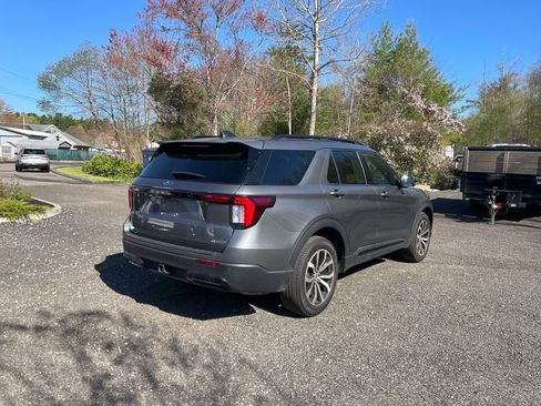 Used 2025 Ford Explorer ST-Line AWD/4WD image 5