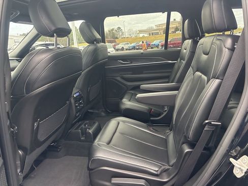 Used 2024 Jeep Grand Cherokee L Limited w/ Luxury Tech Group II image 17