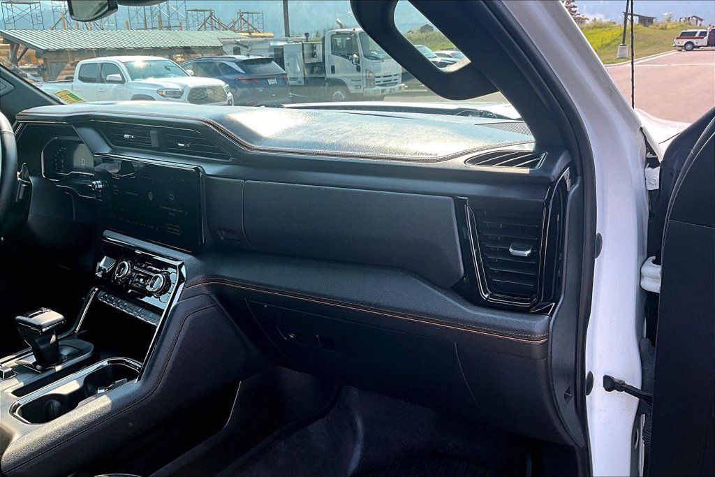Used 2024 GMC Sierra 1500 AT4 w/ AT4 Preferred Package AWD/4WD image 17