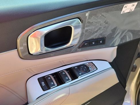 Used 2023 Kia Sorento SX Prestige image 12