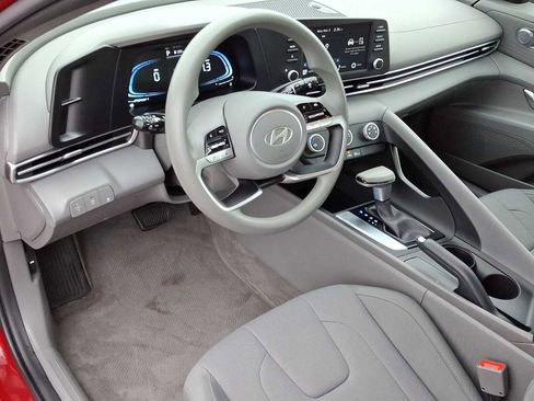 Used 2024 Hyundai Elantra SE image 16