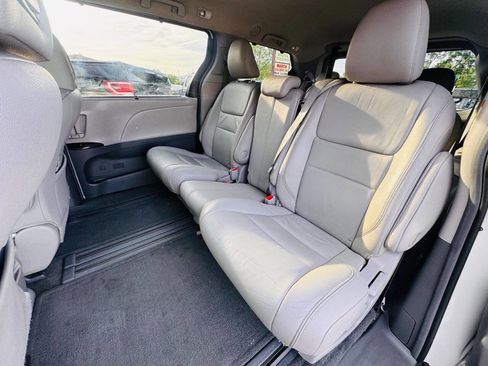 Used 2015 Toyota Sienna XLE w/ XLE Navigation Package FWD image 13