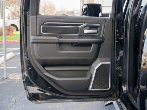 Used 2021 RAM 3500 Laramie w/ Night Edition image 40