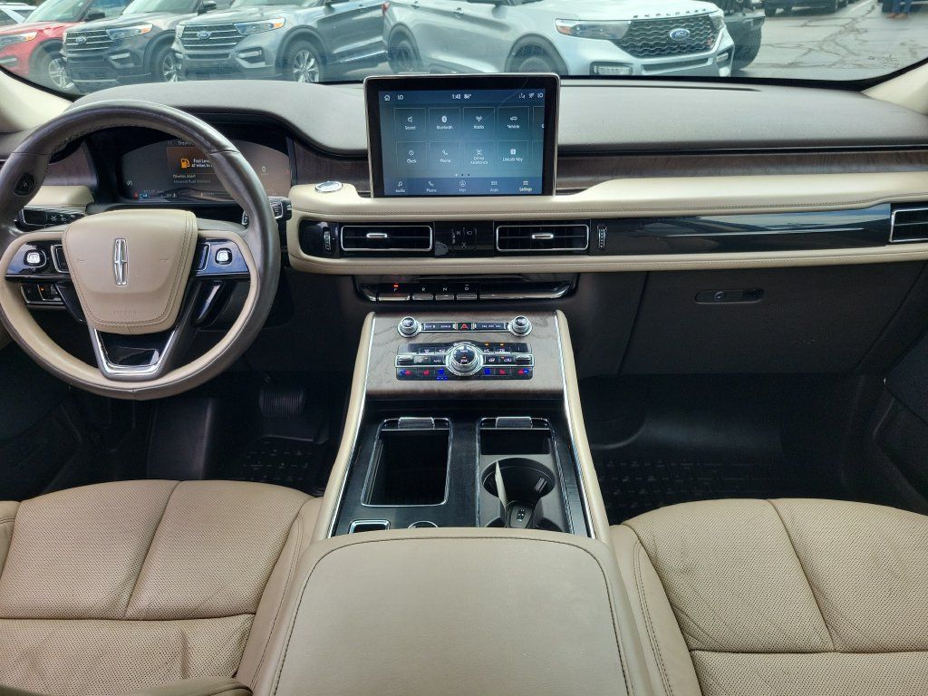 Used 2020 Lincoln Aviator Reserve w/ Elements Package Plus AWD/4WD image 11
