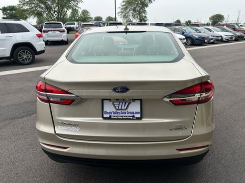 Used 2019 Ford Fusion SE image 6