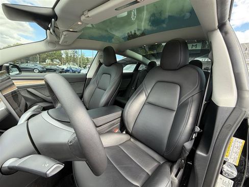 Used 2022 Tesla Model 3 Long Range AWD/4WD image 9