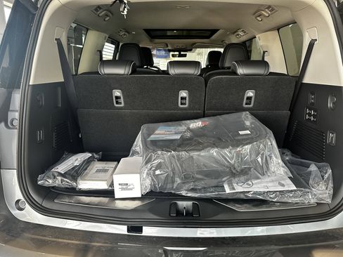 New 2026 INFINITI QX80 Luxe w/ Cargo Package image 9