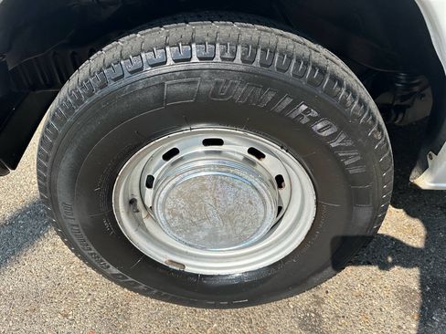 Used 2003 Ford E-150 and Econoline 150 RWD image 24