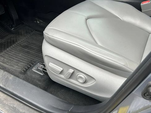 Used 2022 Toyota Highlander XLE AWD/4WD image 17