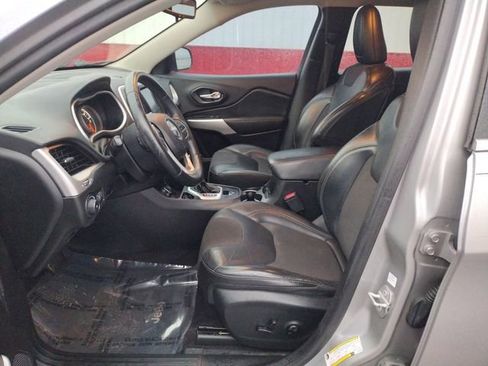 Used 2018 Jeep Cherokee Latitude Plus image 10