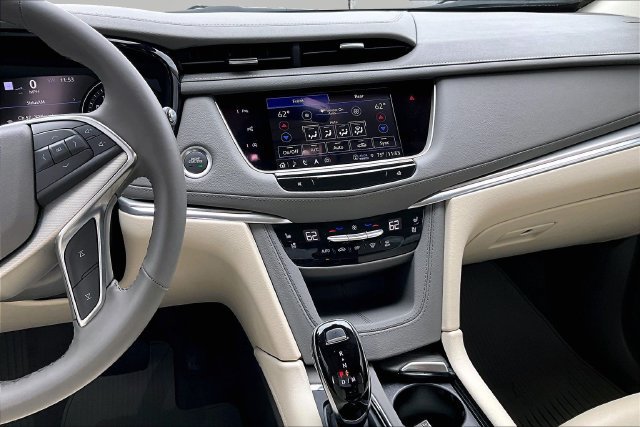 Used 2025 Cadillac XT5 Premium Luxury w/ Technology Package AWD/4WD image 6