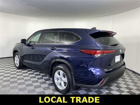 Used 2022 Toyota Highlander LE image 6