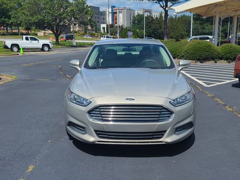 Used 2015 Ford Fusion SE FWD image 2