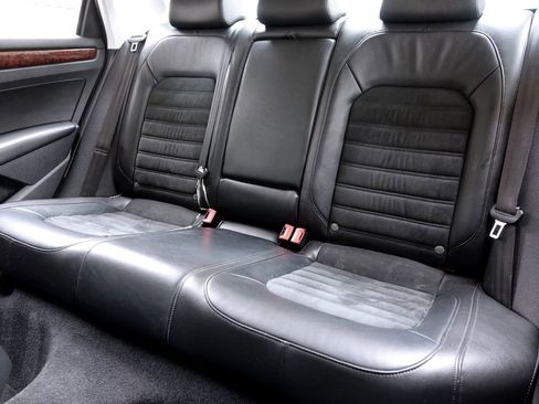 Used 2013 Volkswagen Passat TDI SEL Premium image 12