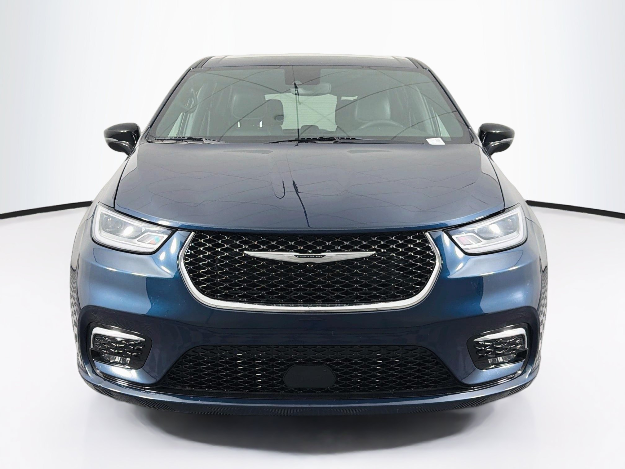 Used 2025 Chrysler Pacifica Select FWD image 2