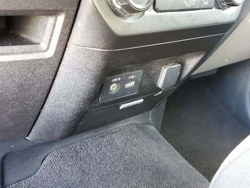 Used 2015 Ford F150 XLT image 28