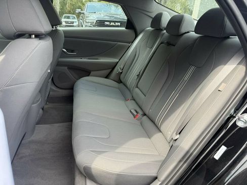 Used 2025 Hyundai Elantra SEL FWD image 9