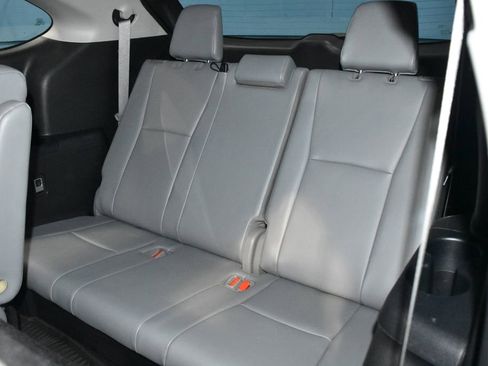 Used 2021 Toyota Highlander XLE image 24