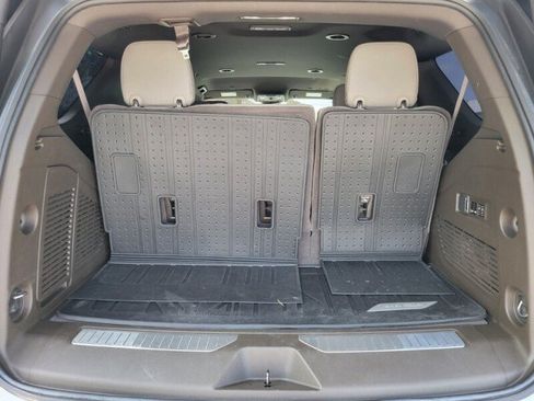 Used 2024 Chevrolet Tahoe Z71 w/ Luxury Package AWD/4WD image 7
