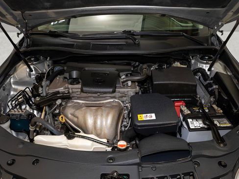 Used 2016 Toyota Camry SE image 17