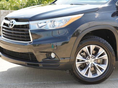 Used 2015 Toyota Highlander XLE FWD image 11