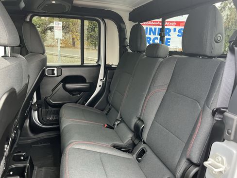 Used 2024 Jeep Gladiator Rubicon w/ Convenience Group image 14