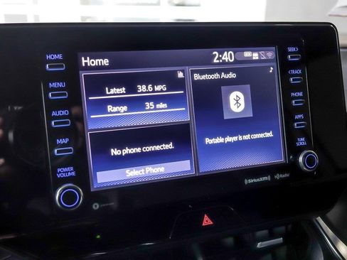 Used 2022 Toyota Venza XLE image 16