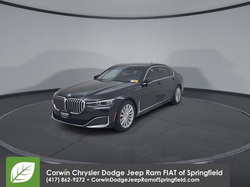 Used 2022 BMW 740i xDrive w/ Premium Package image 6