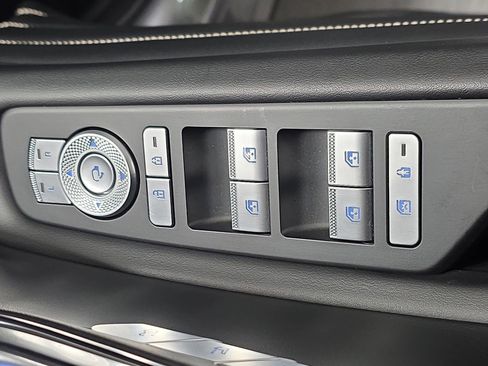 Used 2024 Genesis GV80 2.5T w/ Prestige Package image 27