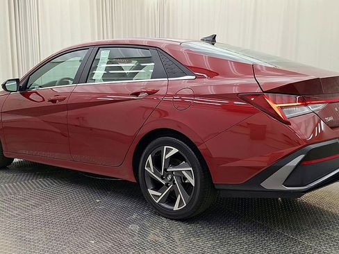 Used 2024 Hyundai Elantra SEL w/ Convenience Package FWD image 12